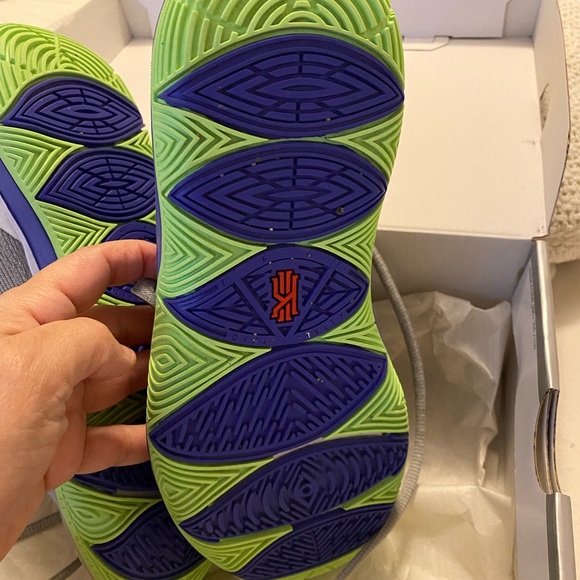 Nike Kyrie 5 Wolf Gray Lime, Size 6Y (5.5 ladies) /2019 Ltd. Edition Kyle Irving - Picture 7 of 10
